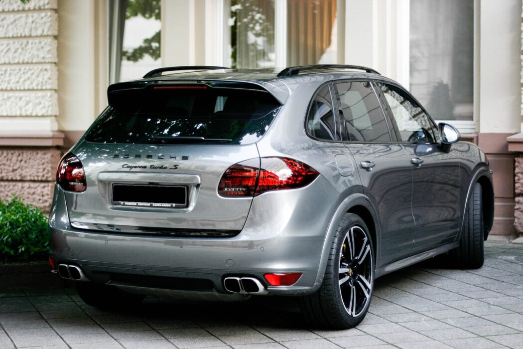 Découvrez le Plaisir des Vacances en Voiture avec la Porsche Cayenne d’Occasion